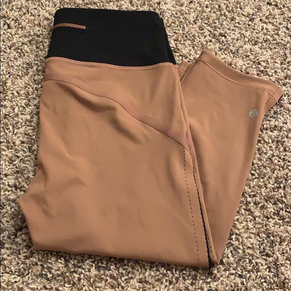 NWOT lululemon Smooth Stride Crop